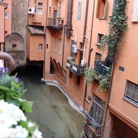 Little Apartment Over The Canal Bologna Exterior foto