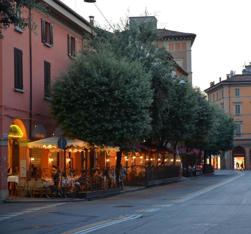 Little Apartment Over The Canal Bologna Exterior foto